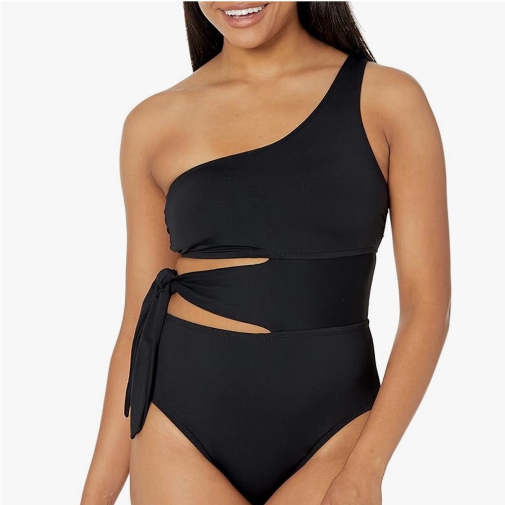 La Blanca Women's Standard Island Goddess Cutout Shoulder One Piece Swimsuit